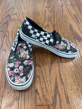 Vans floral/checkered shoes - size 8 - flawed